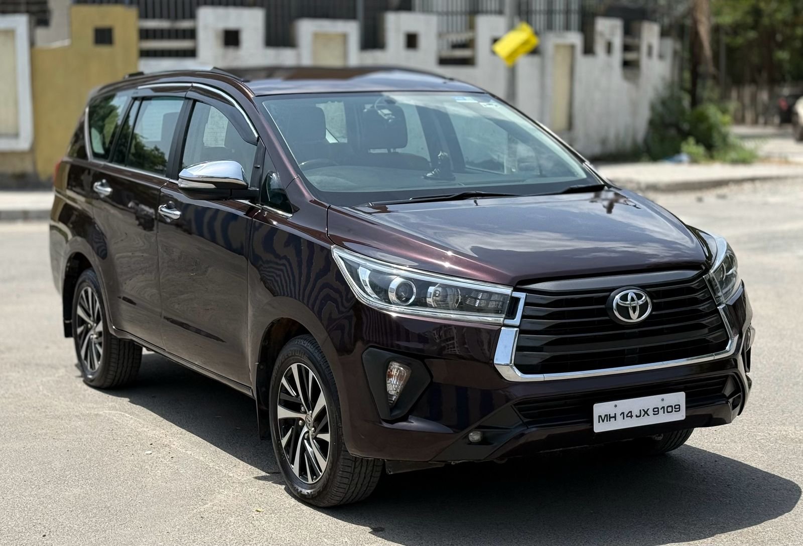 Innova Crysta Auto 2.4 Z